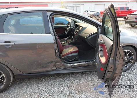 2012 Ford Focus Titanium z USA, uszkodzony, nr VIN 1FAHP3N28CL210557